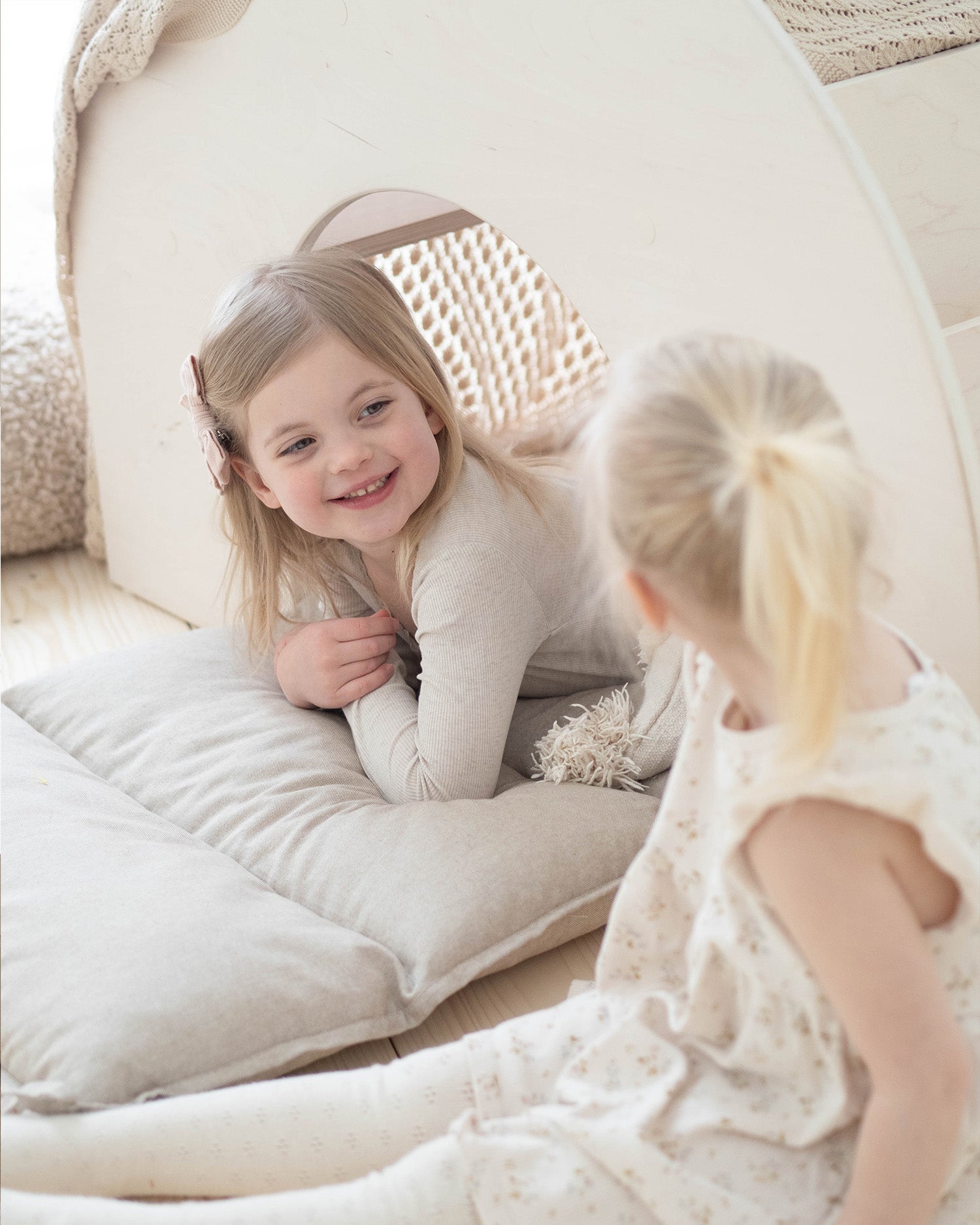 KUMPU Montessori kirjahylly | valkoinen